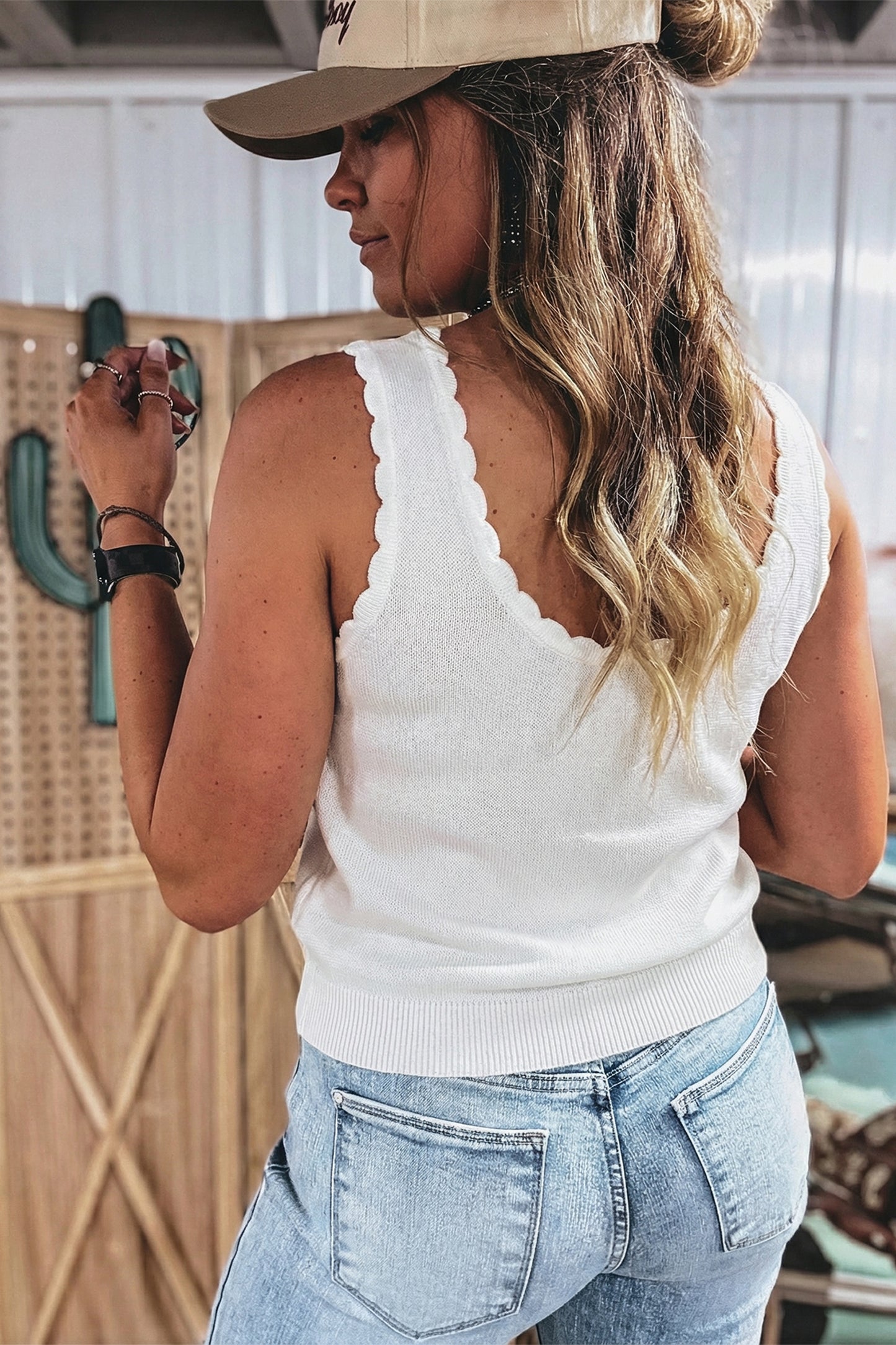 Retro Floral Print Scalloped Sleeveless Top