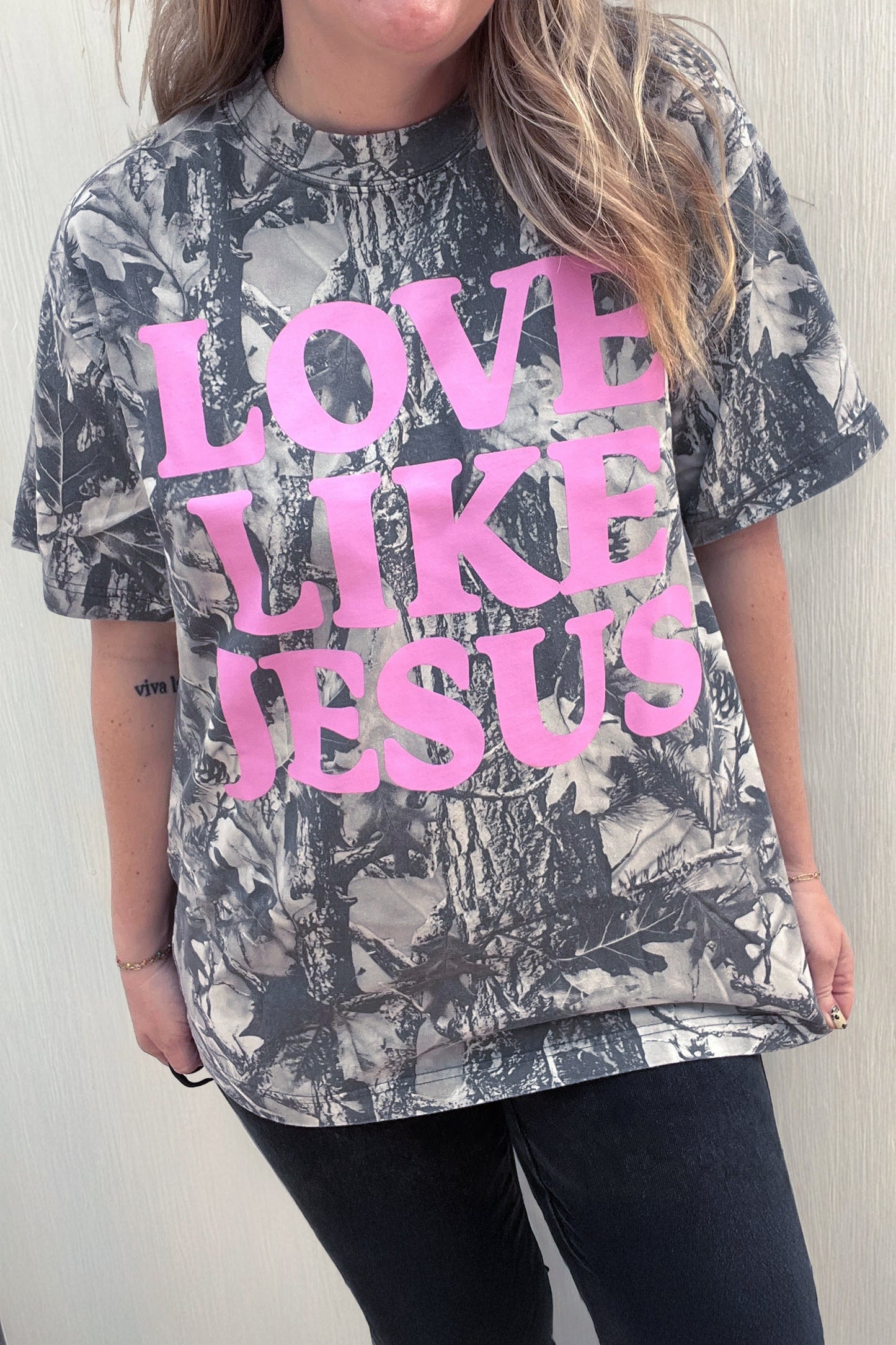 Curvy Love Like Jesus Camo Tee