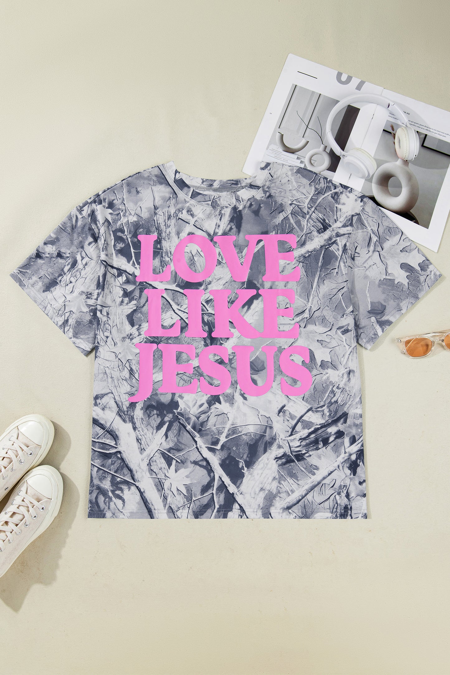 Curvy Love Like Jesus Camo Tee
