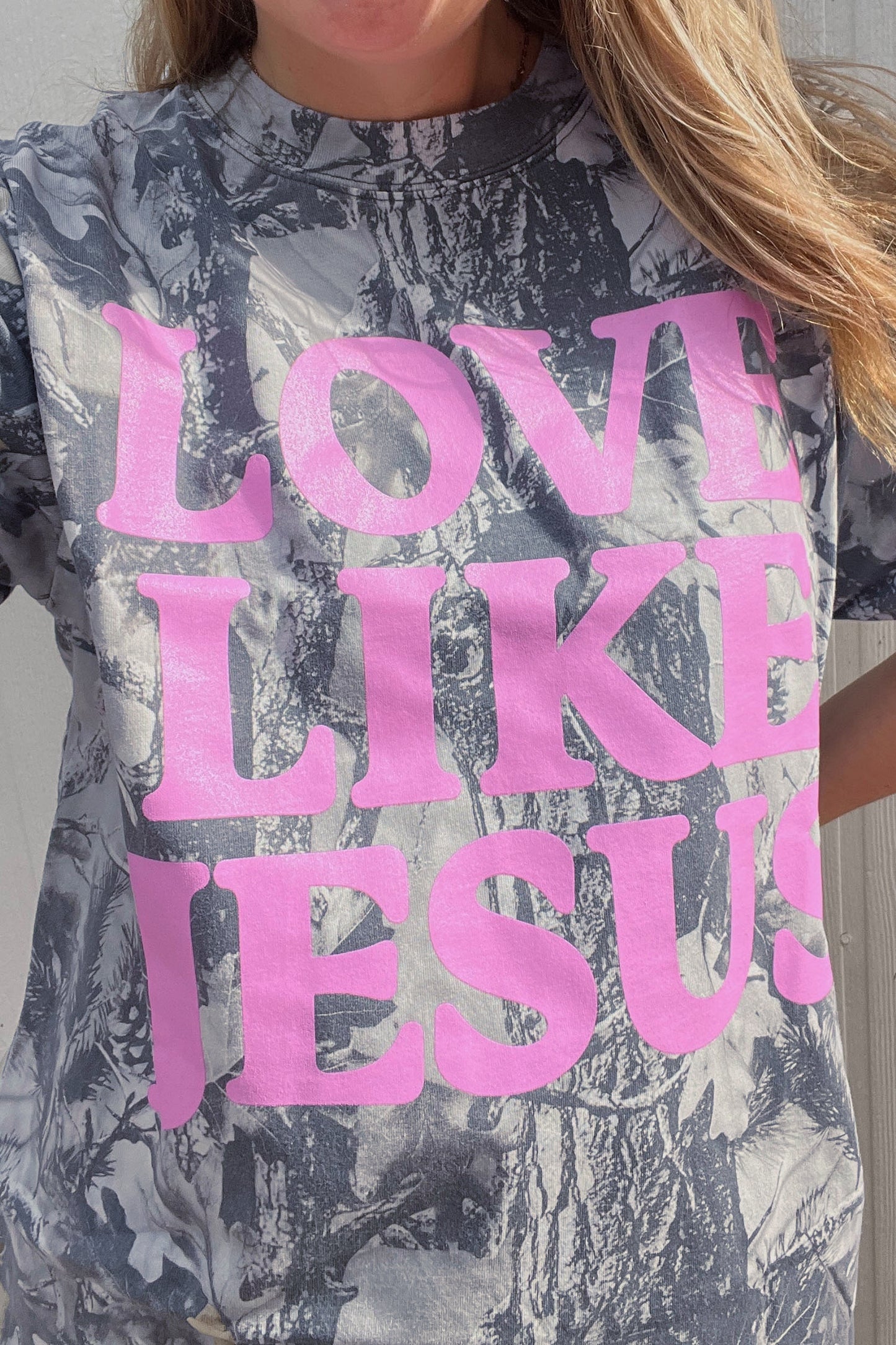 Curvy Love Like Jesus Camo Tee